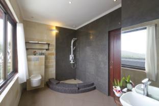 Senggigi Villa | Villa Umbrella: Oceanfront Retreat with Spa & Pool