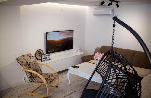 Mostar House | Villa UpTown: Oceanfront Retreat with Pool & Child-Friendly Fun