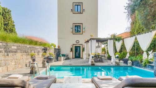 Taormina Villa | Experience Villa Urbis Taormina: Pool, Ocean Views & Lift