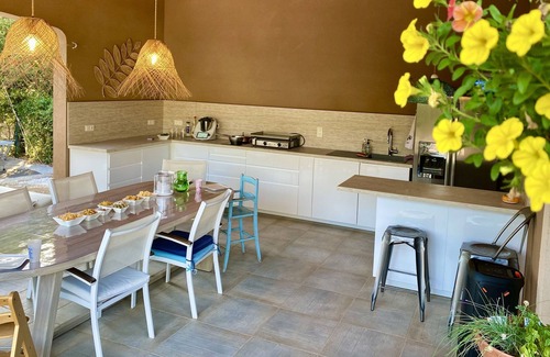 Neoules Villa | Unwind at Villa Vacances: Ocean View & Private Pool