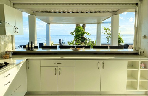 Punaauia Villa | Villa Vaiava: Exclusive Beachfront Infinity Pool Retreat