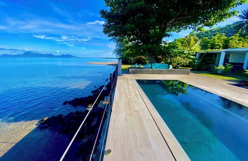 Punaauia Villa | Villa Vaiava: Exclusive Beachfront Infinity Pool Retreat