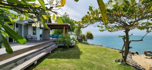 Papeto'ai House | Relax at Villa Vaihau: Family-Friendly Oceanfront Retreat