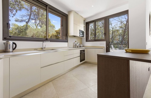 Trans-en-Provence Villa | Modern Vacation Home "Valériane" with Pool & Garden Oasis