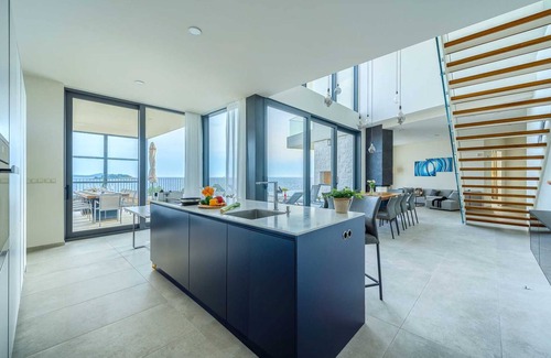 Rogoznica Villa | Villa Valiosa - Beachfront Retreat with Pool & Spa for 10