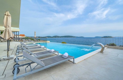 Rogoznica Villa | Villa Valiosa - Beachfront Retreat with Pool & Spa for 10