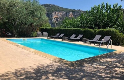 Vallon-Pont-d'Arc House | Inviting Villa Vallon-Pont-d'Arc with Private Pool & Spa