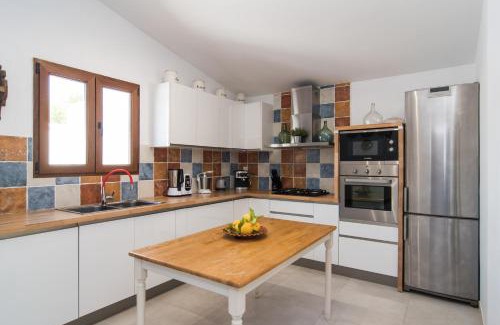 Montuiri Villa | Relax at Villa Valls: Oceanfront Pool & Pet-Friendly Retreat