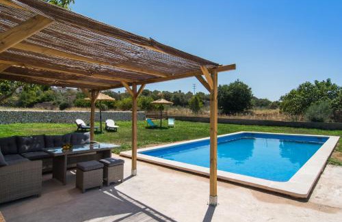 Montuiri Villa | Relax at Villa Valls: Oceanfront Pool & Pet-Friendly Retreat
