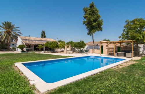 Montuiri Villa | Relax at Villa Valls: Oceanfront Pool & Pet-Friendly Retreat