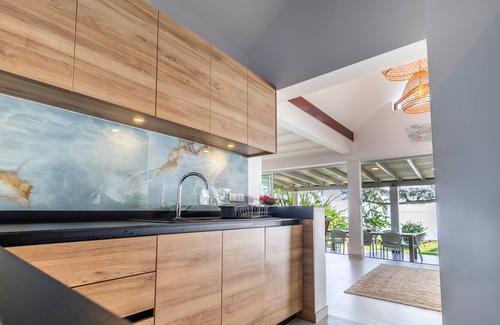 Moorea-Maiao Villa | Villa Vanaki - Beachfront Escape with Ocean View & Amenities