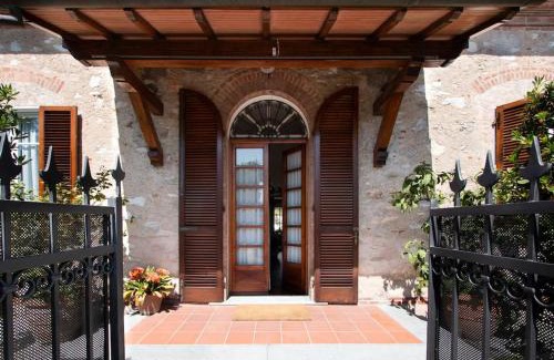 Forte dei Marmi Villa | Villa Vanna: Explore the Ancient Forte with Ocean Views