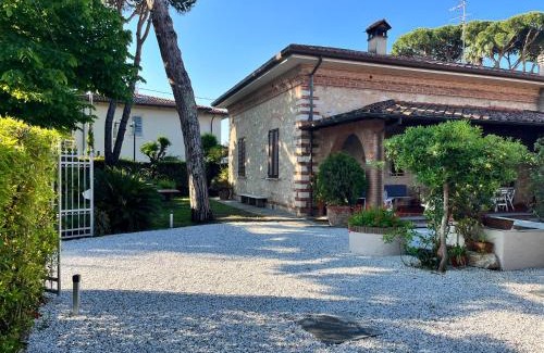 Forte dei Marmi Villa | Villa Vanna: Explore the Ancient Forte with Ocean Views