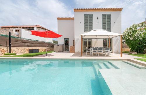 Portocolom Villa | Relax at Villa Varadero with Pool & Family-Friendly Appeal