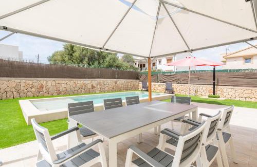 Portocolom Villa | Relax at Villa Varadero with Pool & Family-Friendly Appeal
