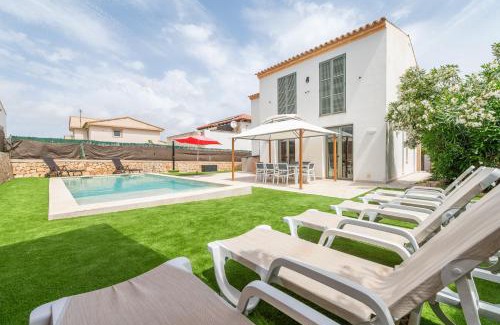 Portocolom Villa | Relax at Villa Varadero with Pool & Family-Friendly Appeal