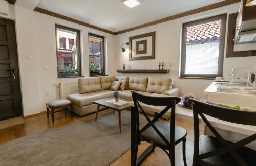 Varosh Apartment | Villa Varosh: Guest Rated 10/10 with Hot Tub & Restaurant