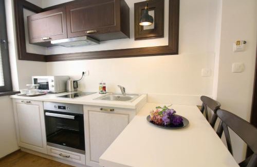 Varosh Apartment | Villa Varosh: Guest Rated 10/10 with Hot Tub & Restaurant