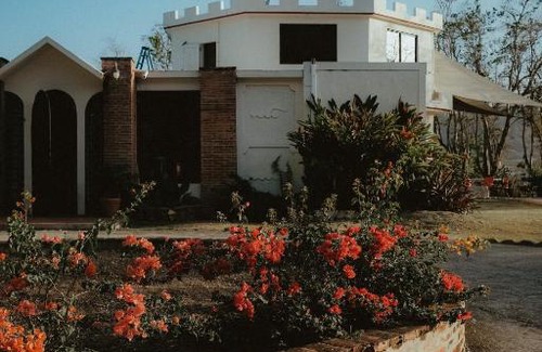 Cerrillos Bed & Breakfast | Villa Vassallo: Guest Rated 10/10 with Pool & Breakfast