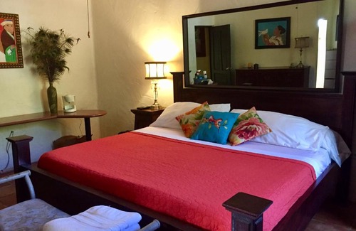 Cerrillos Bed & Breakfast | Villa Vassallo: Guest Rated 10/10 with Pool & Breakfast