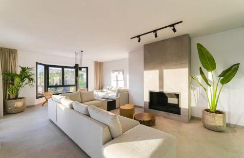 Nueva Andalucia Villa | Villa Vega: Premium Living with Pool and Jacuzzi Amenities
