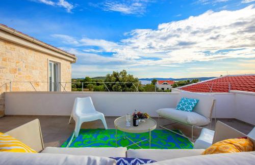 Muline Villa | Villa Vela Muline: Oceanfront Retreat with Heated Pool
