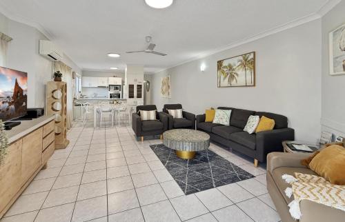 Torquay Apartment | Beachfront Villa Venezia Apt 3 with Ocean Views & Pool