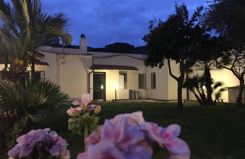 San Felice Circeo Villa | Villa Vera: Cozy Retreat with Beautiful Garden and Breakfast