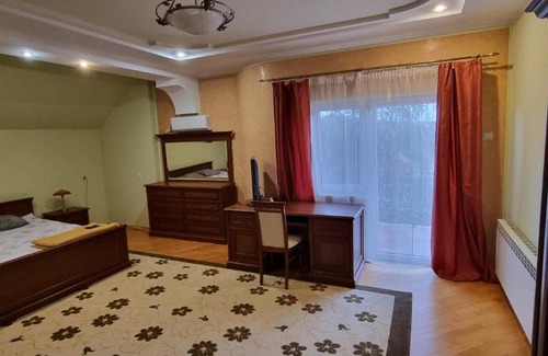 Berehove House | Villa Vera: Family-Friendly Retreat with Kitchen Amenities