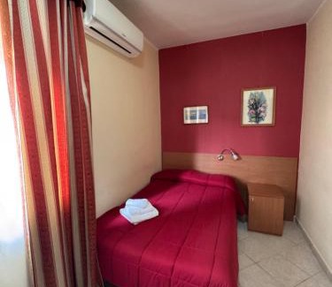 Guidonia Montecelio House | Villa Verde 2: Family-Friendly Stay with Breakfast Included
