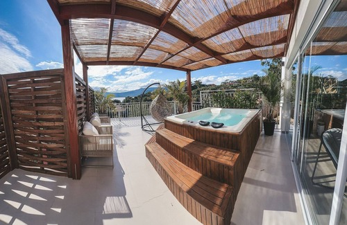 Garopaba House | Villa Verde Bangalô: Bali com Jacuzzi