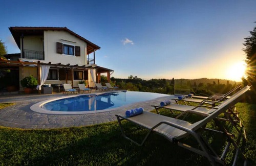 Poulades Villa | Villa Verde: Breathtaking Sea Views & Private Pool Oasis