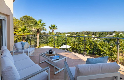 Crestatx Villa | Relax at Villa Merlin: Poolside Bliss & Family-Friendly Amenities