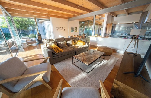 Constantia Villa | Elegant Villa with Pool and Spa in Constantia Valley