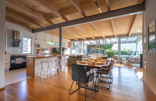 Constantia Villa | Elegant Villa with Pool and Spa in Constantia Valley