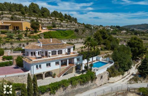 Teulada Villa | Villa Vermell: 4-Star Retreat with Pool & Child-Friendly Fun