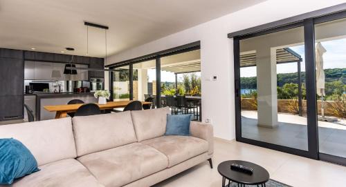 Palit Apartment | Villa Veronica: Oceanfront Retreat with Pool & Boat Dock