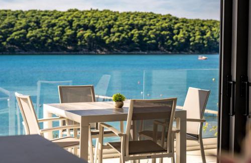 Palit Apartment | Villa Veronica: Oceanfront Retreat with Pool & Boat Dock