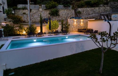 Palit Apartment | Villa Veronica: Oceanfront Retreat with Pool & Boat Dock