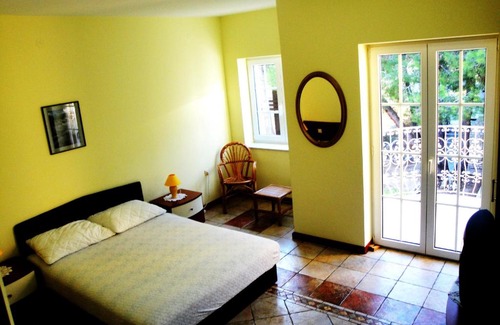 Simuni Apartment | Discover Villa Veronika: 4-Star Retreat with Pet-Friendly Perks
