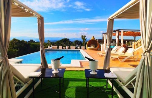 l'Aranjassa Villa | Villa Versace: Elegant Retreat for 14 with Pool & Pets