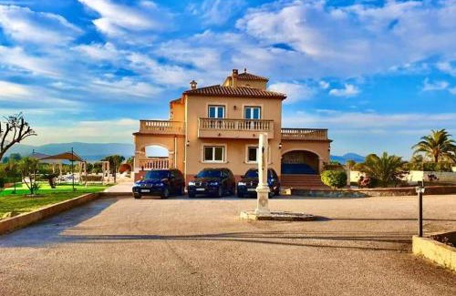 l'Aranjassa Villa | Villa Versace: Elegant Retreat for 14 with Pool & Pets