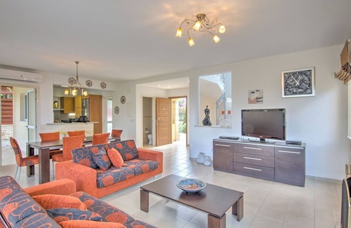 Latchi Cottage | Villa Vesta: Oceanfront Villa with Private Pool for 7 Guests