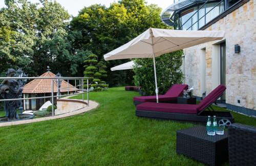 Loschwitz Apartment | Villa via Lapis: Scenic Views with Pool and Spa in Dresden