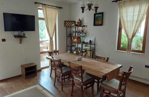 Stoykite House | Family-Friendly Villa Victoria: Perfect for Pet Lovers