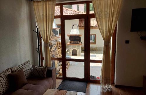 Stoykite House | Family-Friendly Villa Victoria: Perfect for Pet Lovers