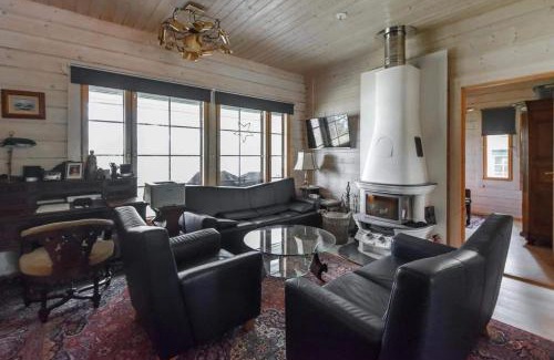 Vaatanen Villa | Kid-Friendly Retreat at Villa Classic with High Guest Ratings