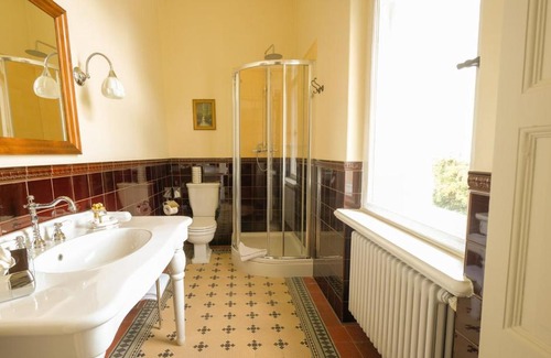 Crimmitschau Hotel | Discover Villa Vier Jahreszeiten: 4-Star Retreat with Pool