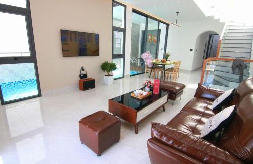 Vung Tau Villa | Beachfront Villa View Biển Bãi Dâu - Steps to the Ocean