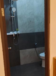 Cisarua Hotel | Family-Friendly Villa View2 Sayriah with Private Pool & Breakfast